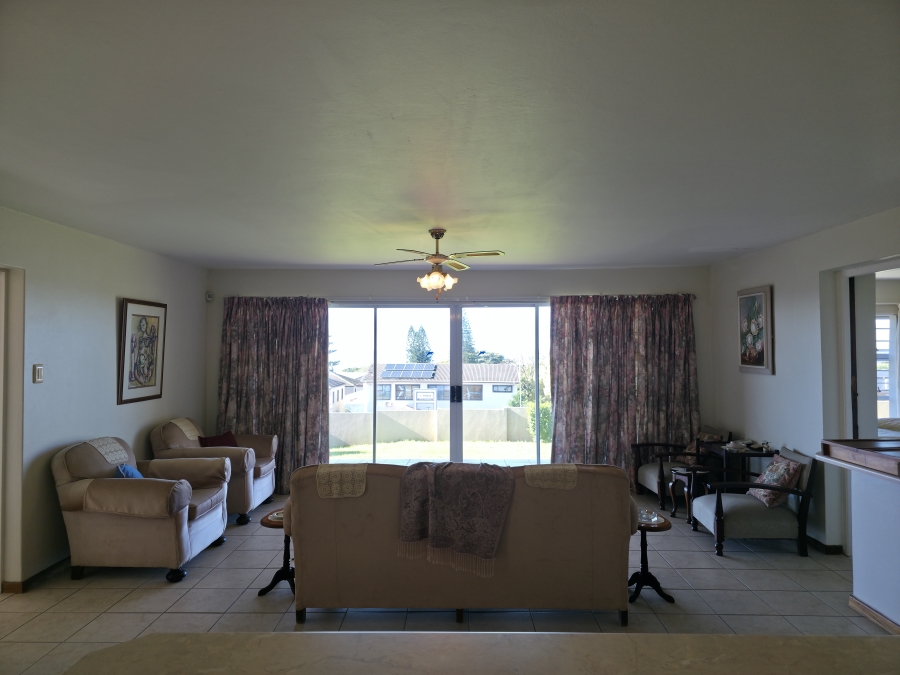 7 Bedroom Property for Sale in Wavecrest Eastern Cape